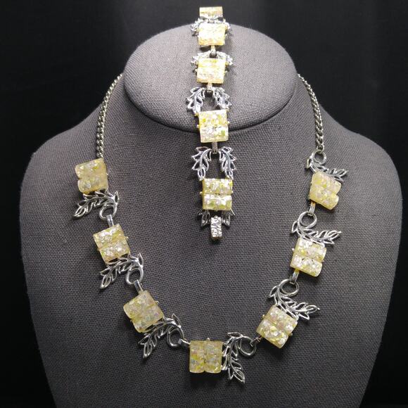 Vintage Lucite Confetti Necklace Bracelet Set, Silver Tone Leaves, 1960s Jewelry - Picture 4 of 10